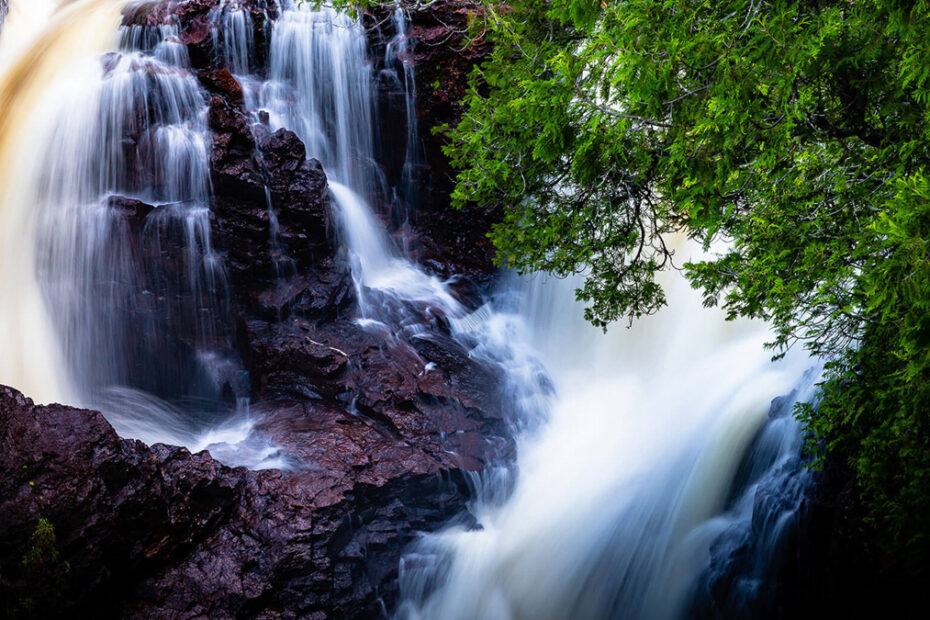 devil's kettle falls